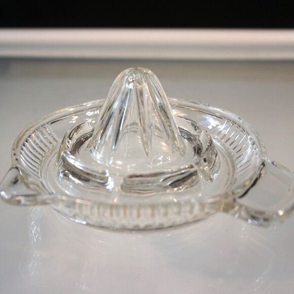 Vintage Clear Glass Hand Juicer Citrus Reamer w Pour Spout Handle - Picture 7 of 10